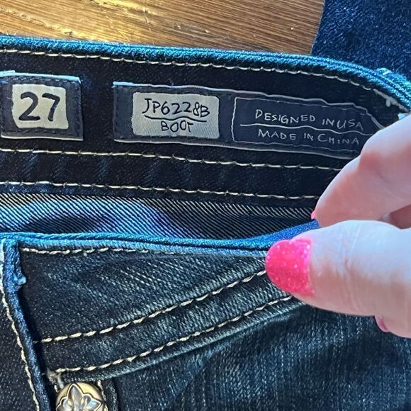 Miss me (NWOT) size 27 low-rise rhinestone embellished & rhinestone button - Picture 10 of 10